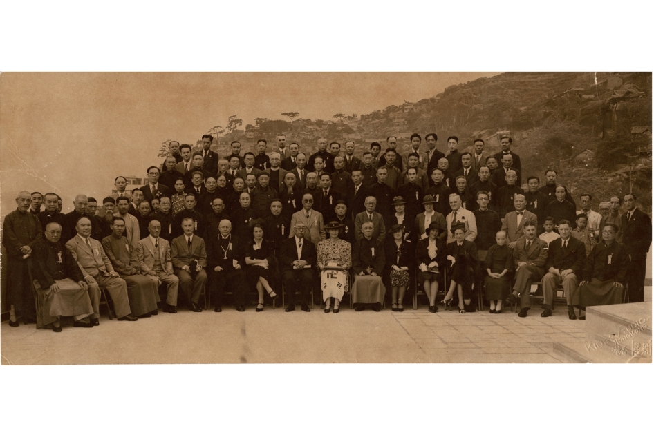 1940年4月23日大樓落成開幕由羅富國港督夫人剪綵